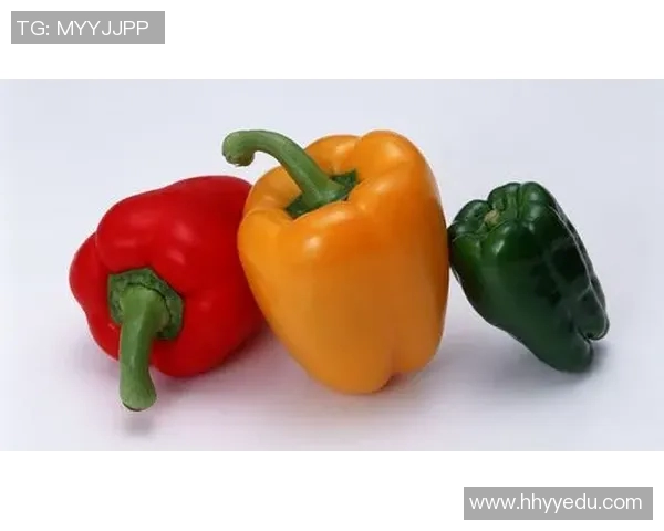 足球明星们的健康饮食揭秘:水果与辣椒的完美搭配助力运动表现
